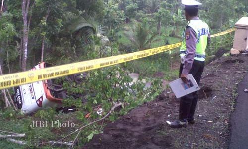 BUS MASUK JURANG : 4 Penumpang Dirawat di Rumah Sakit