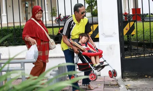 Warga Jogja Rela Lahan Pribadi Jadi Trotoar, tapi Tak Rela Trotoar Jadi Tempat Jualan