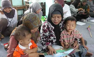 Luangkan 15 Menit untuk Membacakan Buku Kepada Anak