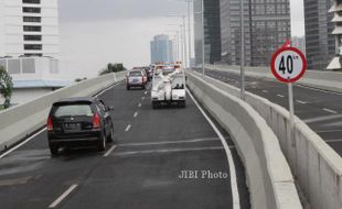 FOTO JALAN TOL KAMPUNG MELAYU-TANAH ABANG : Sudah Bisa Dilewati