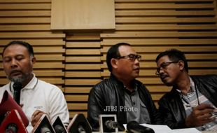 KPK TANGKAP JAKSA : KPK Cekal 3 Hakim PN Praya