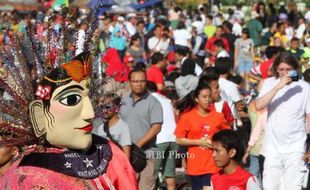 FOTO CAR FREE DAY : Ondel-Ondel Hibur Warga