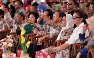 FOTO HARI NUSANTARA 2013 : Wapres Saksikan Sailing Pass