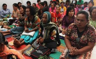 FOTO NATAL 2013 : Misa Natal Pengungsi Sinabung