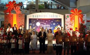 FOTO NATAL 2013 : Solo Paragon Jadi Kampung Santa