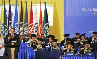 FOTO PRESIDEN SBY :  SBY Berorasi di Kampus IPB