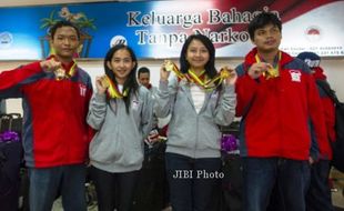 FOTO SEA GAMES : Atlet Indonesia Pamer Medali