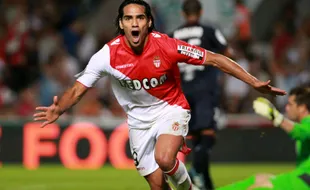 RUMOR TRANSFER : Mourinho Minati Falcao, Tidak Ibra