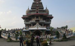 Unik, Gereja Katolik Ini Lebih Mirip Kuil Hindu