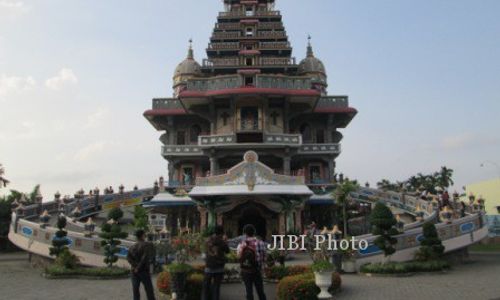 Unik, Gereja Katolik Ini Lebih Mirip Kuil Hindu