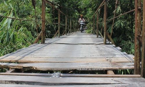 JEMBATAN RUSAK : Tunggu Kemarau, Jembatan Jerukan Dibangun Maret