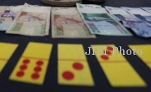 PERJUDIAN KULONPROGO : 6 Warga Margosari Tertangkap Basa Main Domino