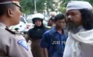 Polisi akan Pidanakan Pria Beserban yang Memaki Polisi