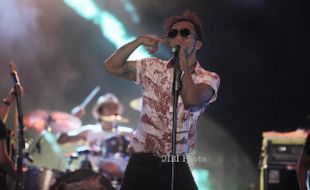 KONSER SLANK : Tong Kosong Buka Konser 30 Tahun Slank