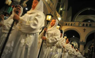 NATAL 2014 : Kejutan, Mendagri Tjahjo Kumolo Tiba-Tiba Muncul di Katedral Jakarta