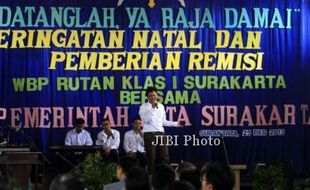 NATAL 2013 : Warga Binaan Rutan Ikuti Misa Natal