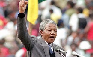 NELSON MANDELA TUTUP USIA : Ini Video Pembebasan Nelson Mandela