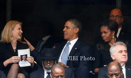 FOTO SELFIE OBAMA : Genit pada PM Denmark, Media AS Sebut Obama Harus Minta Maaf