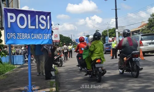   OPERASI ZEBRA CANDI 2013 : Permintaan Pembuatan SIM Melonjak 100%