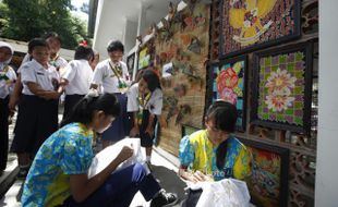 FOTO PENTAS SENI PELAJAR SOLO : MEMBATIK