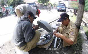 MENYIAPKAN PERANGKAT LAMPU PJU