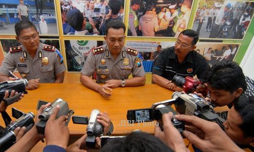 WARGA TEWAS TERTEMBAK : Ditembak Polisi di Kafe, Warga Jombang Tewas