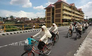 Cerita Mila yang Gembira setelah Mendapat Bantuan Sepeda untuk Sekolah