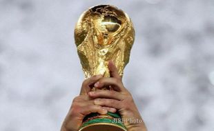 PIALA DUNIA 2014 : Kampanyekan Indonesia Tuan Rumah Piala Dunia, Sarman Ditahan Polisi Brasil