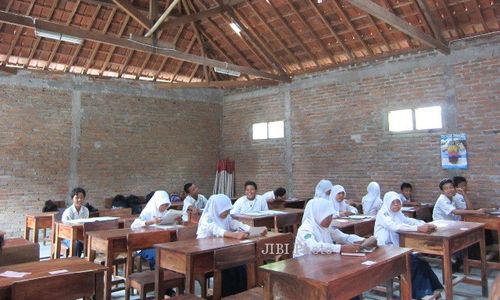 POTRET SEKOLAH FILIAL : Kepala Sekolah Rela Tempati Ruang Bekas Parkir Sepeda...