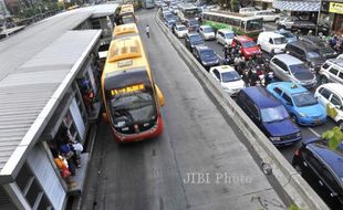 BUS TRANSJAKARTA : PT Transjakarta Cuma Diberi Rp500 M, Ahok Minta Direksi Berbenah!