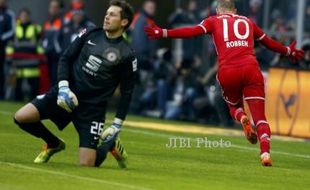 BAYERN VS EINTRACHT, 2-0 :  Gol Cepat Arjen Robben Dirancang Demi Hasil Maksimal