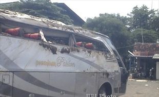 Bus Rombongan Peziarah Nyungsep Sawah, 6 Tewas