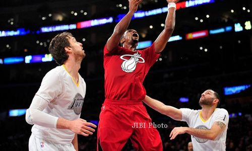 NBA 2013-2014 : Bosh-Wade Antar Heat Raih Kemenangan Keenam Beruntun