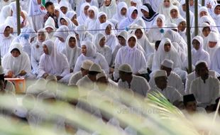 FOTO PERINGATI TSUNAMI : Menggelar Zikir, Doa dan Tausiah