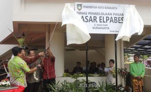 FOTO PERESMIAN PASAR ELPABES : Membuka Papan Nama Pasar