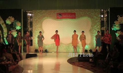 Batik Bertabur Kristal Glamor di Sunan Hotel