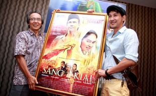 FOTO FILM SANG KIAI :  Memperlihatkan Poster