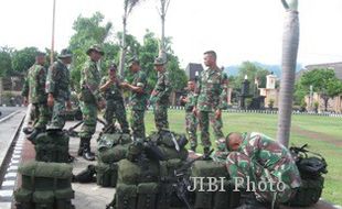 Sambut HUT Infanteri, Anggota TNI Adakan Napak Tilas