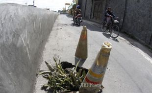 JALAN BERLUBANG DI SEBELAH BARAT UNDERPASS