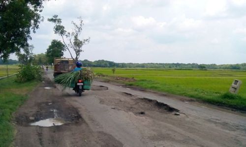  JALAN RUSAK : Jalan Simo-Kalioso Nyaris Terbelah