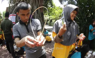 MENGANGAYAM CINCIN ROTAN