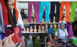 FOTO SOLO HIJAB FESTIVAL : Memilih Jilbab