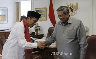 JOKOWI CAPRES : Jokowi Blusukan hingga Kampung Halaman SBY