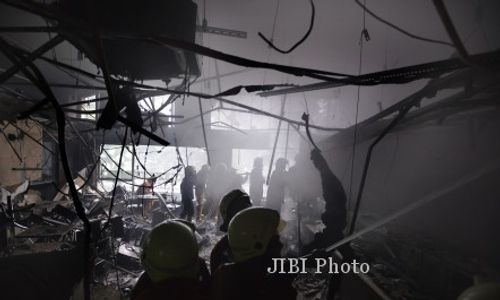  STASIUN GAMBIR TERBAKAR : Dua Karyawan Restoran Cedera dalam Kebakaran