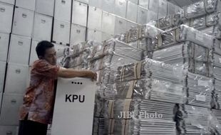 LOGISTIK PEMILU 2013 : Ribuan Kotak dan Bilik Suara Terbuat dari Karton