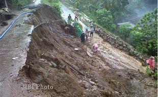 LONGSOR CIANJUR : 3 Orang Tertimbun Puing Hotel Club Bali Dipastikan Meninggal, Posisinya Terimpit Beton