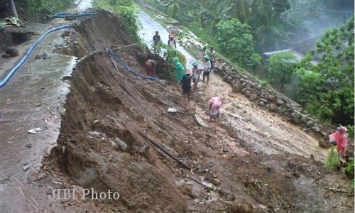 LONGSOR CIANJUR : 3 Orang Tertimbun Puing Hotel Club Bali Dipastikan Meninggal, Posisinya Terimpit Beton