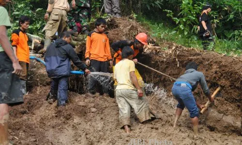  LONGSOR KARANGANYAR : Antisipasi Bencana,  84 KK di Gerdu Siap Bedol Desa