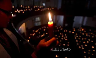 Peringati HUT Taman Doa, Umat Katolik Sragen Nyalakan 1.000 Lilin