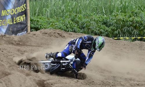 Pecinta Motocross Adu Ketangkasan di Sirkuit Malioboro City 